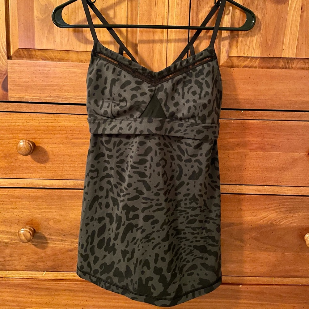 Like new Lululemon Cheetah & Mesh Tank Top- sz 6